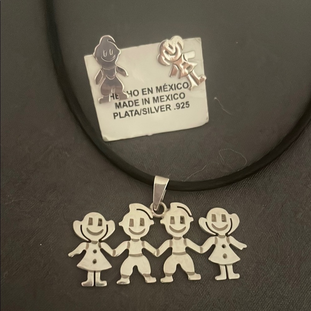 🍁🍁Silver .925 family Pendant and earrings